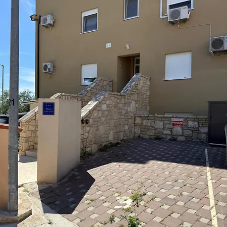 Apartment Mali Raj *